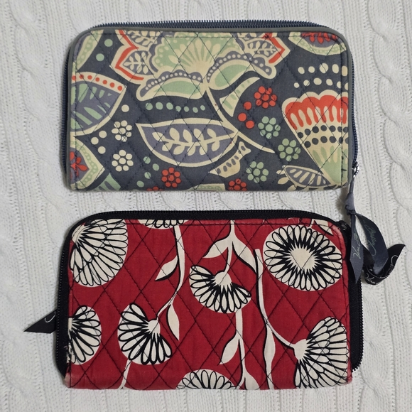 Vera Bradley Handbags - 🌴 5/$13 *Loved* Vera Bradley Floral Wallets